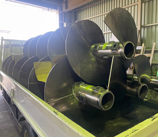 生コンクリートの輸送スクリュー